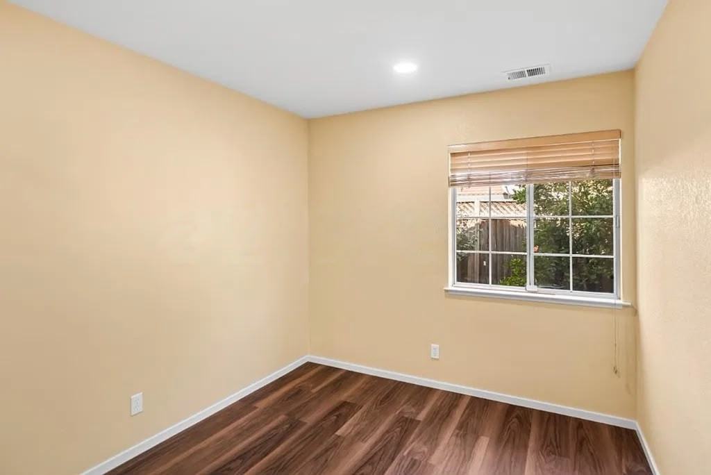 38802 Litchfield Cir #NA - Photo 3 of 8