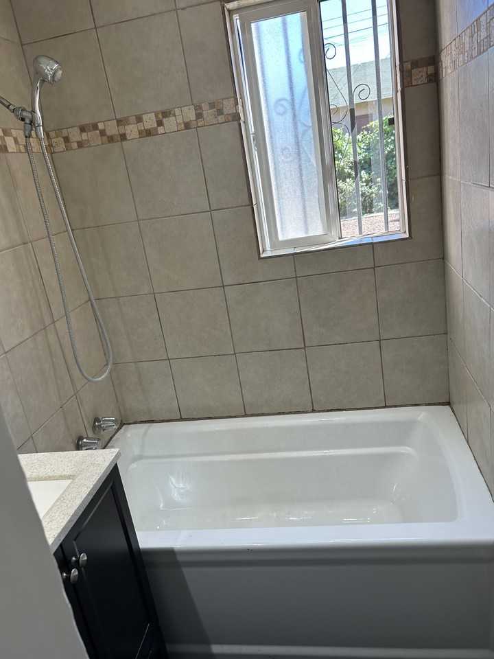 638 W 4th St #638 - Photo 5 of 8