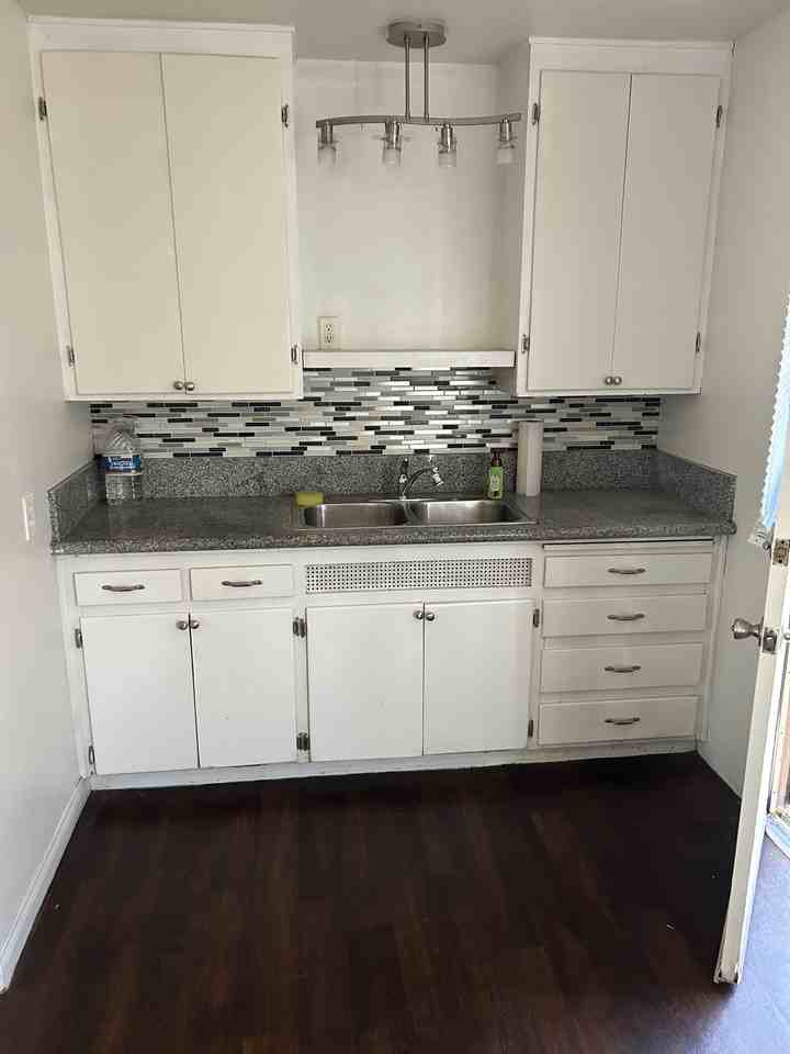 638 W 4th St #638 - Photo 7 of 8