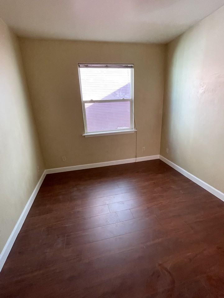2025 9th St #A - Photo 2 of 5