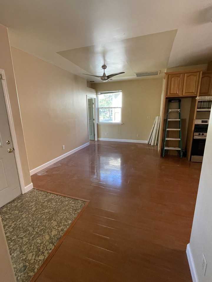 2025 9th St #A - Photo 4 of 5