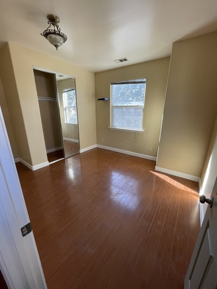2025 9th St #A - Photo 5 of 5