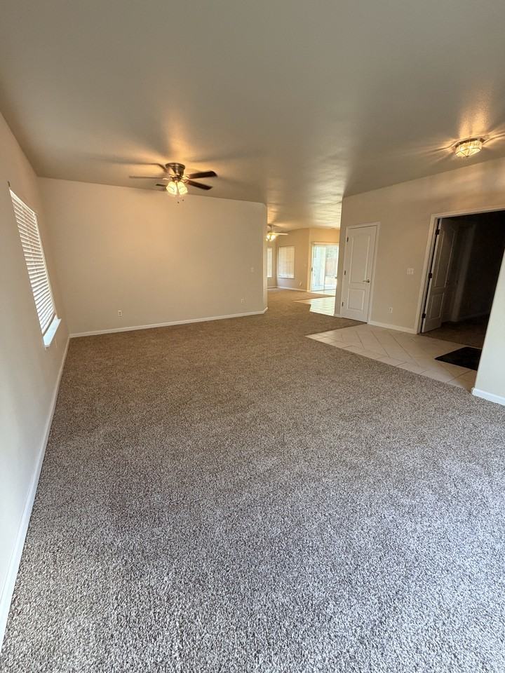 1033 N Karen Ave #NA - Photo 5 of 12