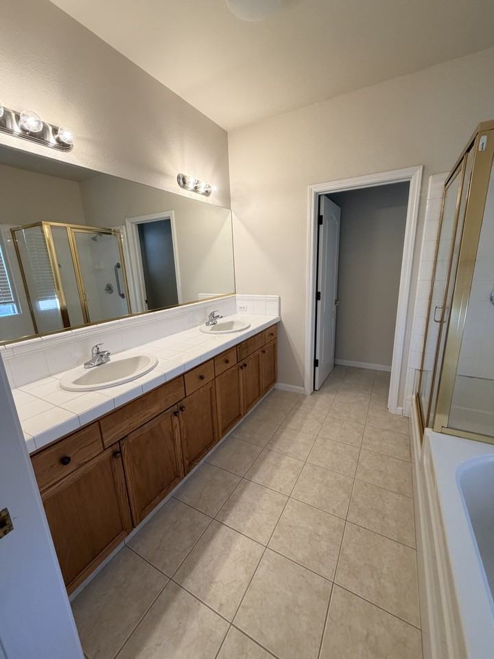 1033 N Karen Ave #NA - Photo 7 of 12