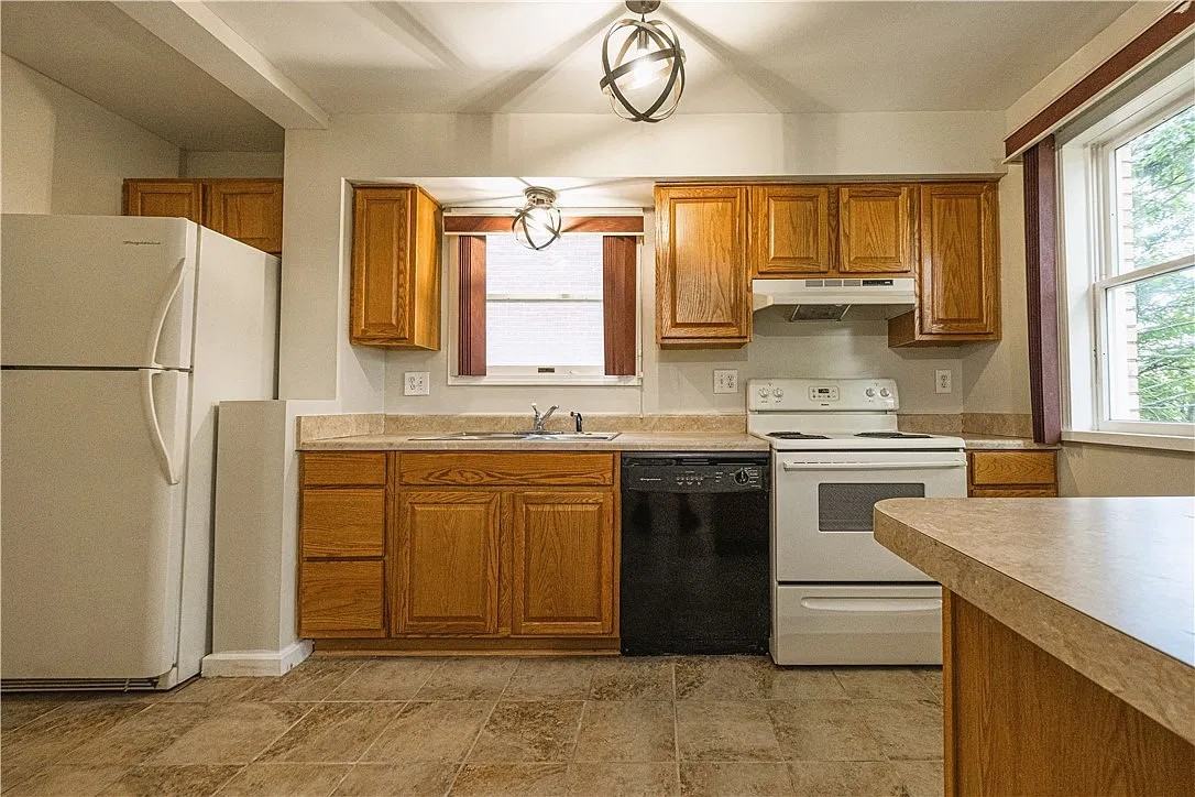 36 Hempstead Ave #NA - Photo 6 of 11