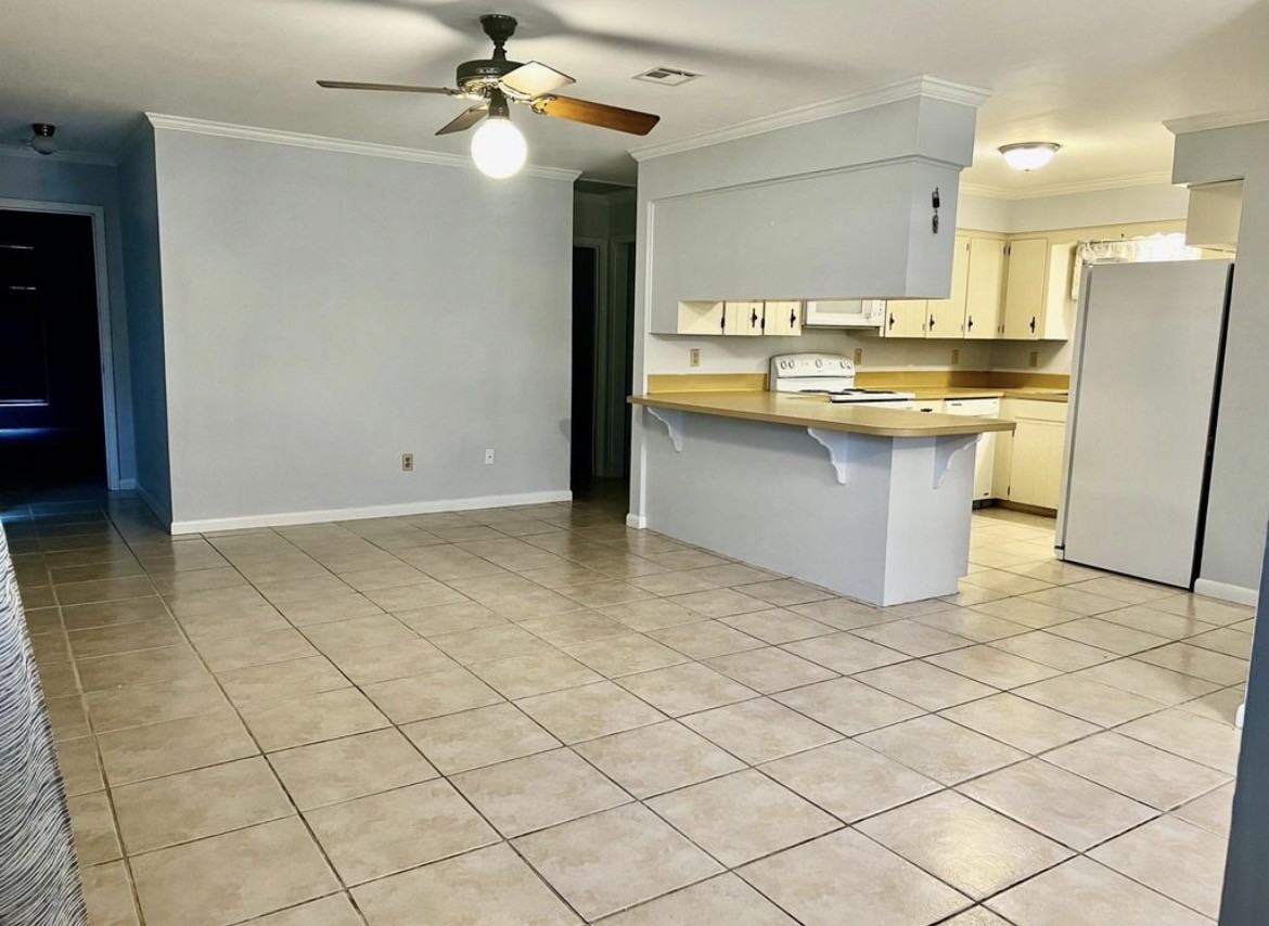 202 Denier Dr #NA - Photo 3 of 14