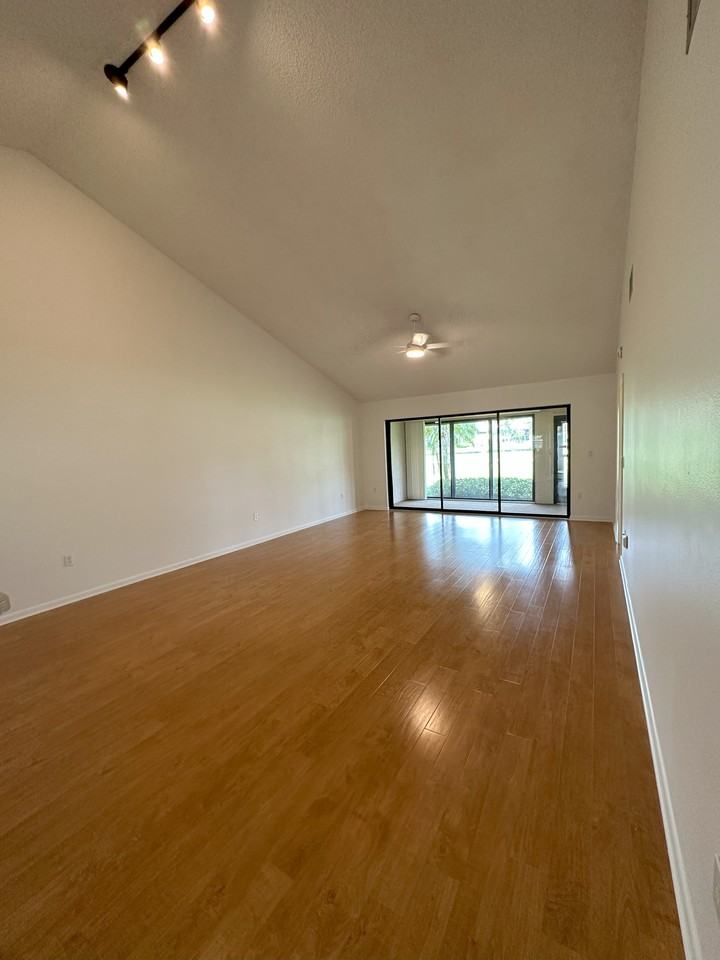 4541 Kingsmere #11 - Photo 2 of 39