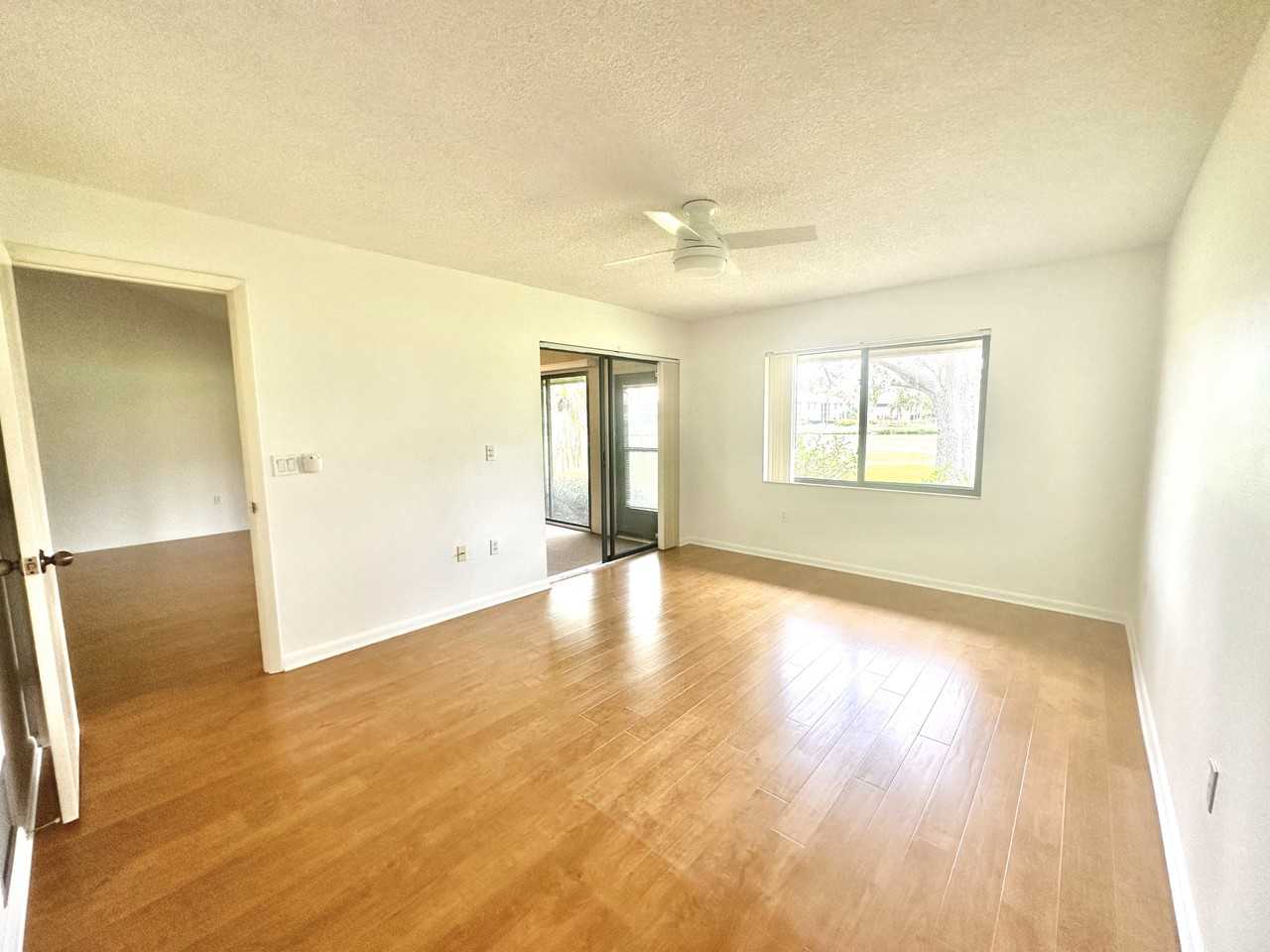 4541 Kingsmere #11 - Photo 4 of 39