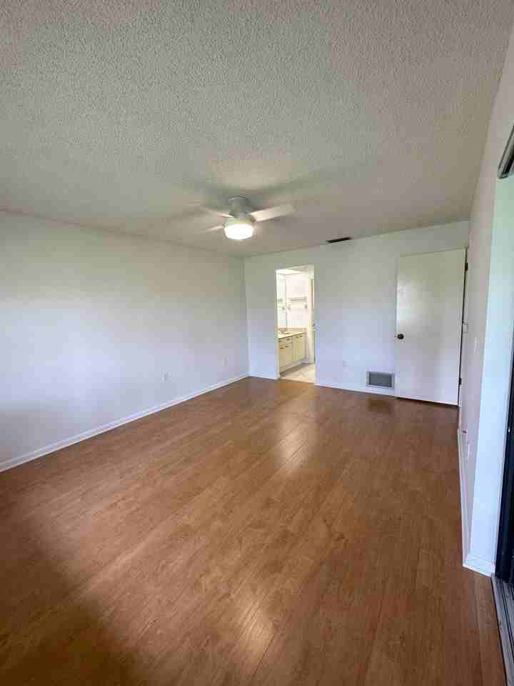 4541 Kingsmere #11 - Photo 6 of 39