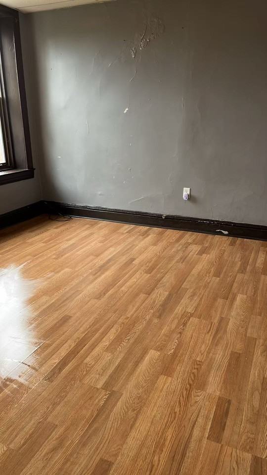 285 W Market St #3FLFRONT - Photo 2 of 7