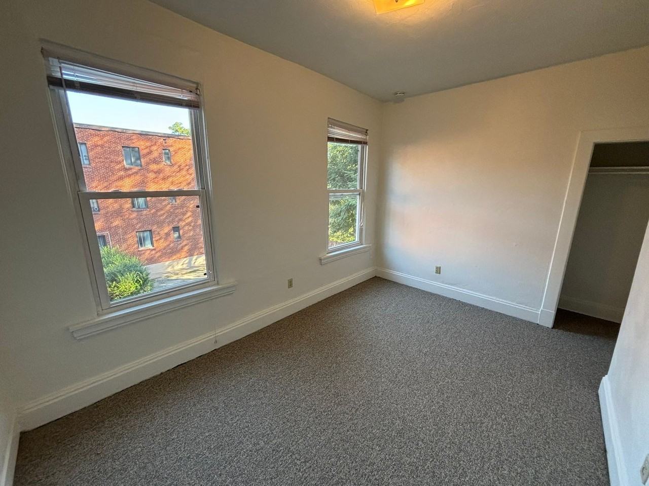 333 Morewood Avenue - Photo 5 of 38