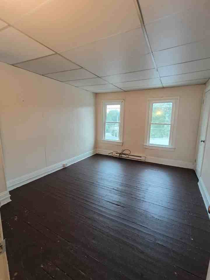 718 W Locust St - Photo 4 of 8