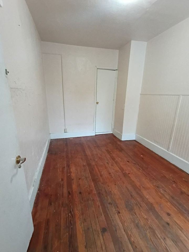718 W Locust St - Photo 6 of 8