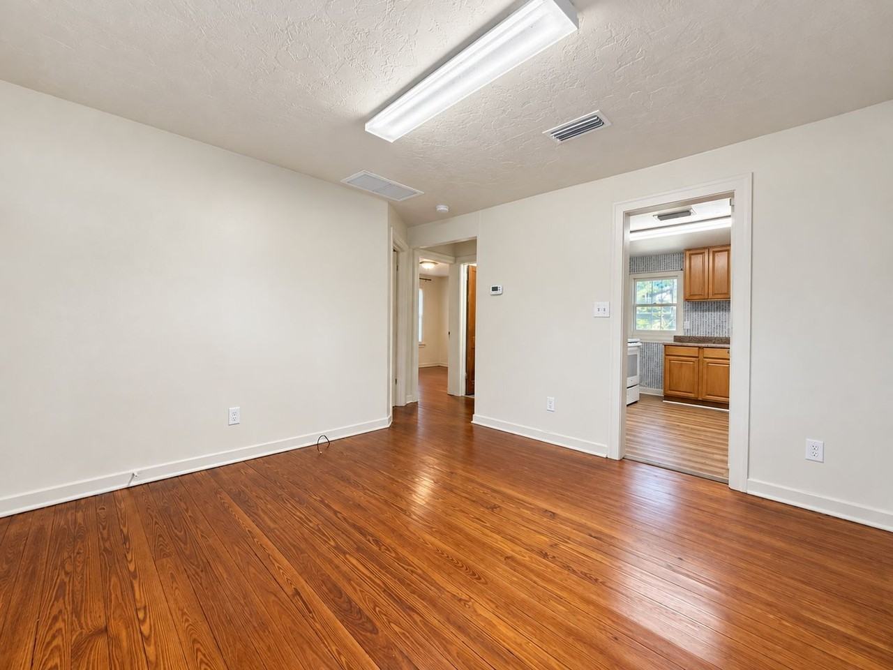 620 Nw 40th Ave - Photo 3 of 15