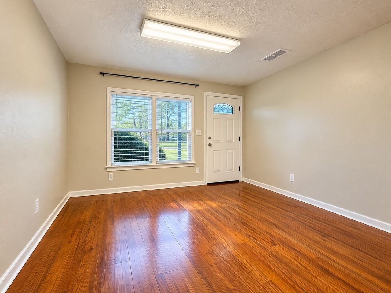 620 Nw 40th Ave - Photo 4 of 15