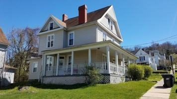 featured image of 421 Ash St