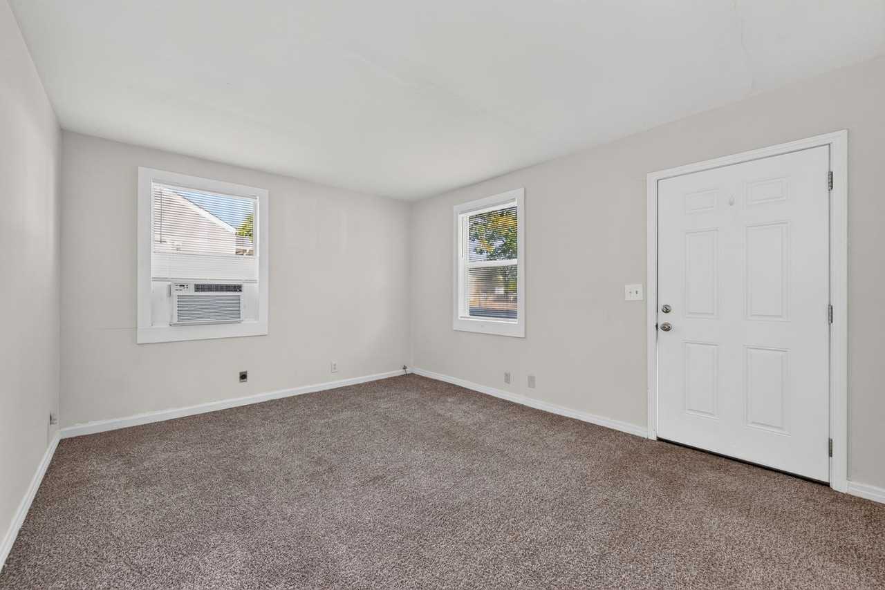 1224 Greenfield Dr - Photo 5 of 17