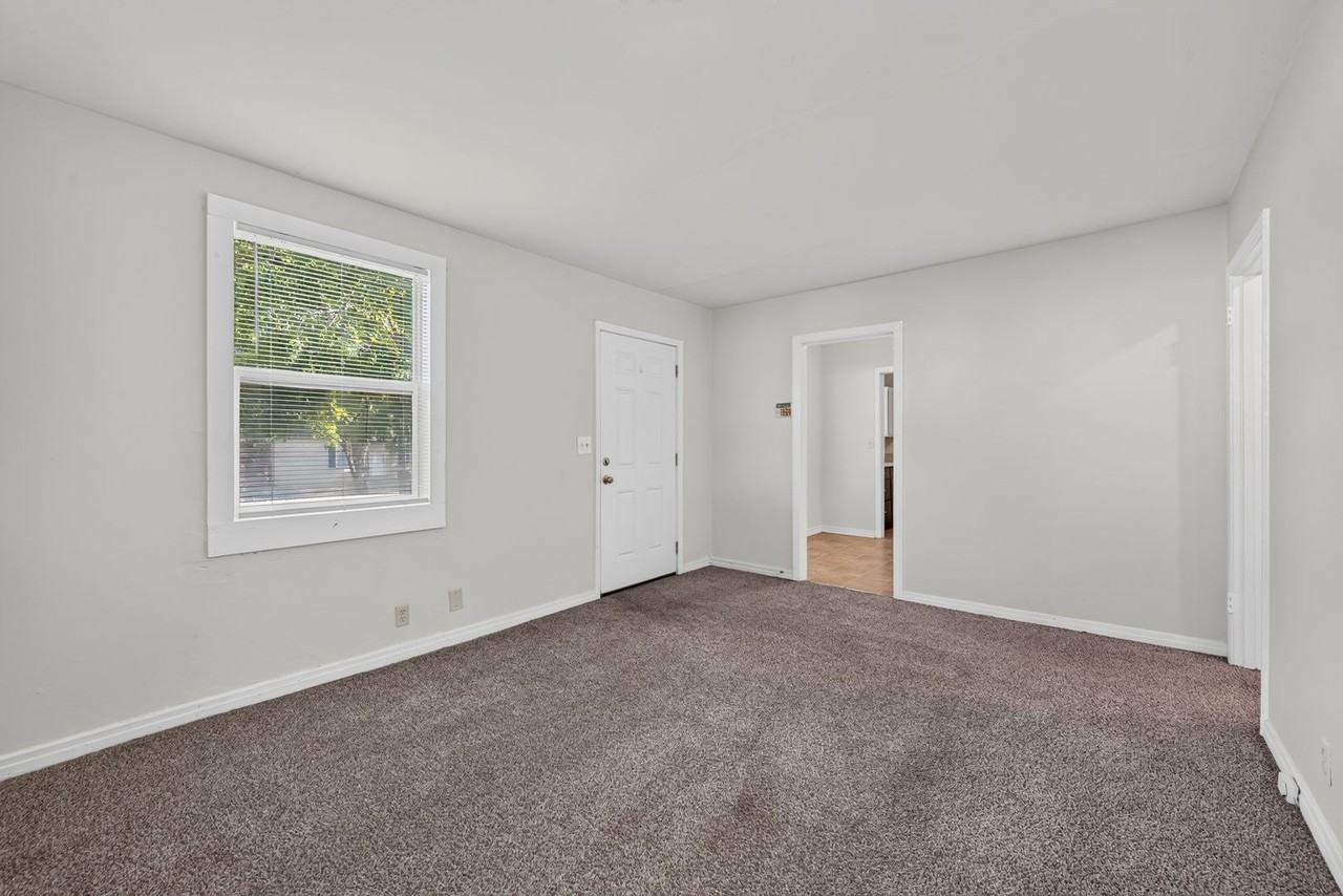1224 Greenfield Dr - Photo 6 of 17