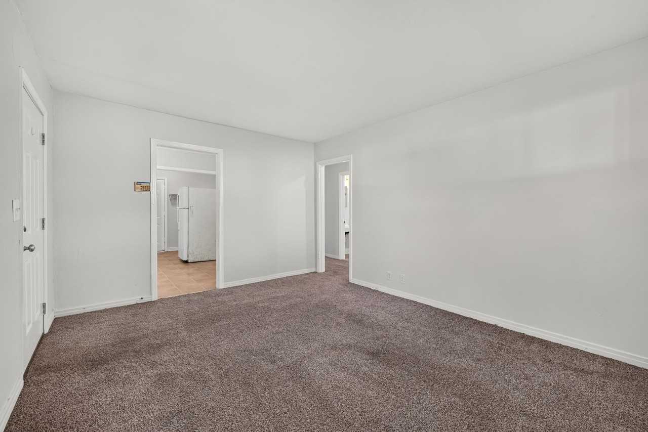 1224 Greenfield Dr - Photo 7 of 17