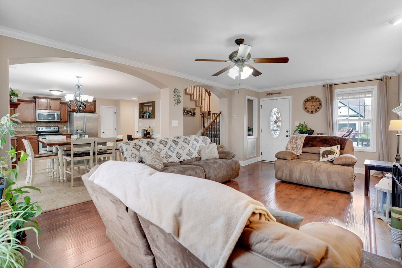 3654 Fox Tail Dr - Photo 3 of 26