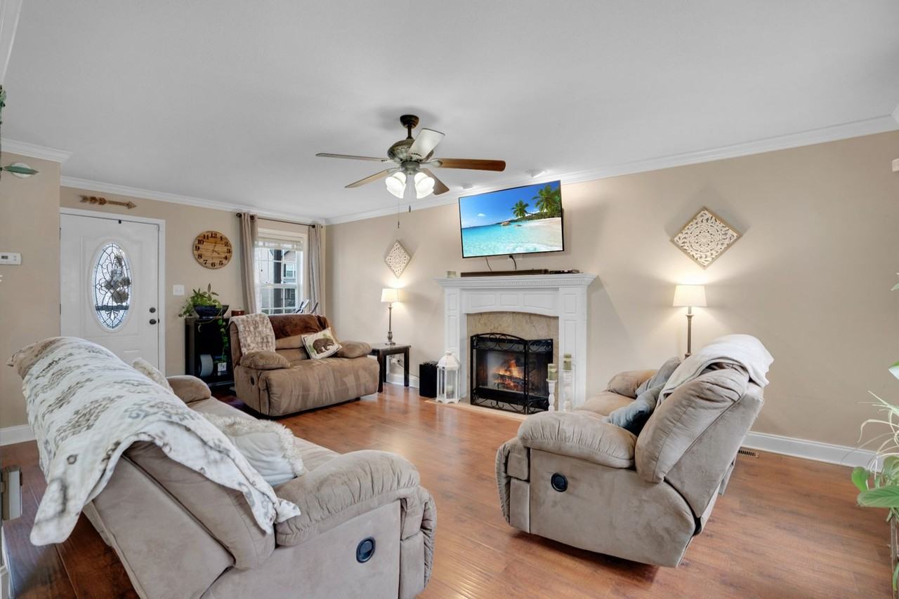 3654 Fox Tail Dr - Photo 4 of 26