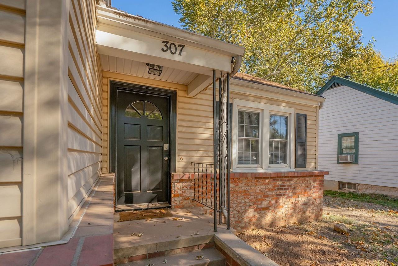307 W Portland St - Photo 3 of 21