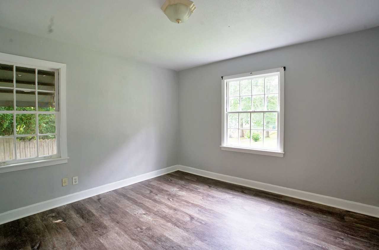 1620 Marguerite Ave - Photo 4 of 14