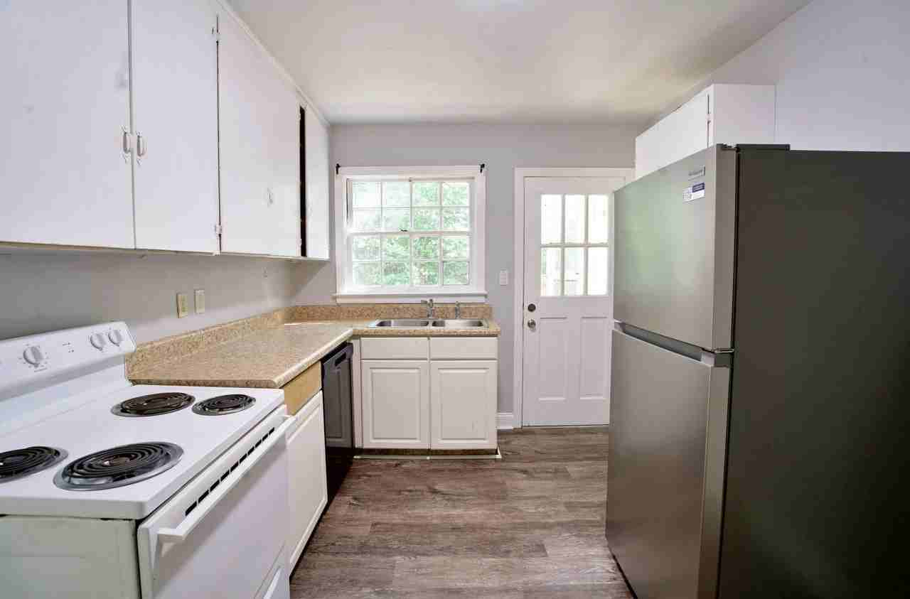 1620 Marguerite Ave - Photo 5 of 14