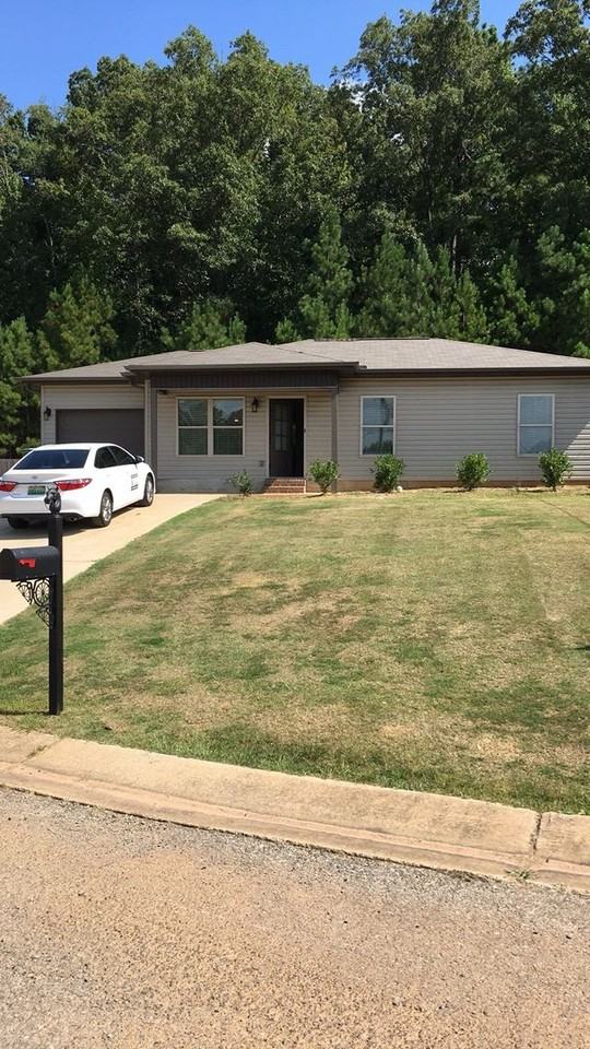 18444 Thoroughbred Dr - Photo 2 of 15