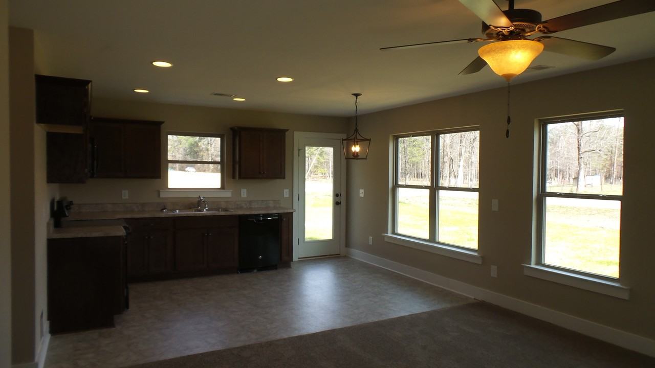 18444 Thoroughbred Dr - Photo 3 of 15
