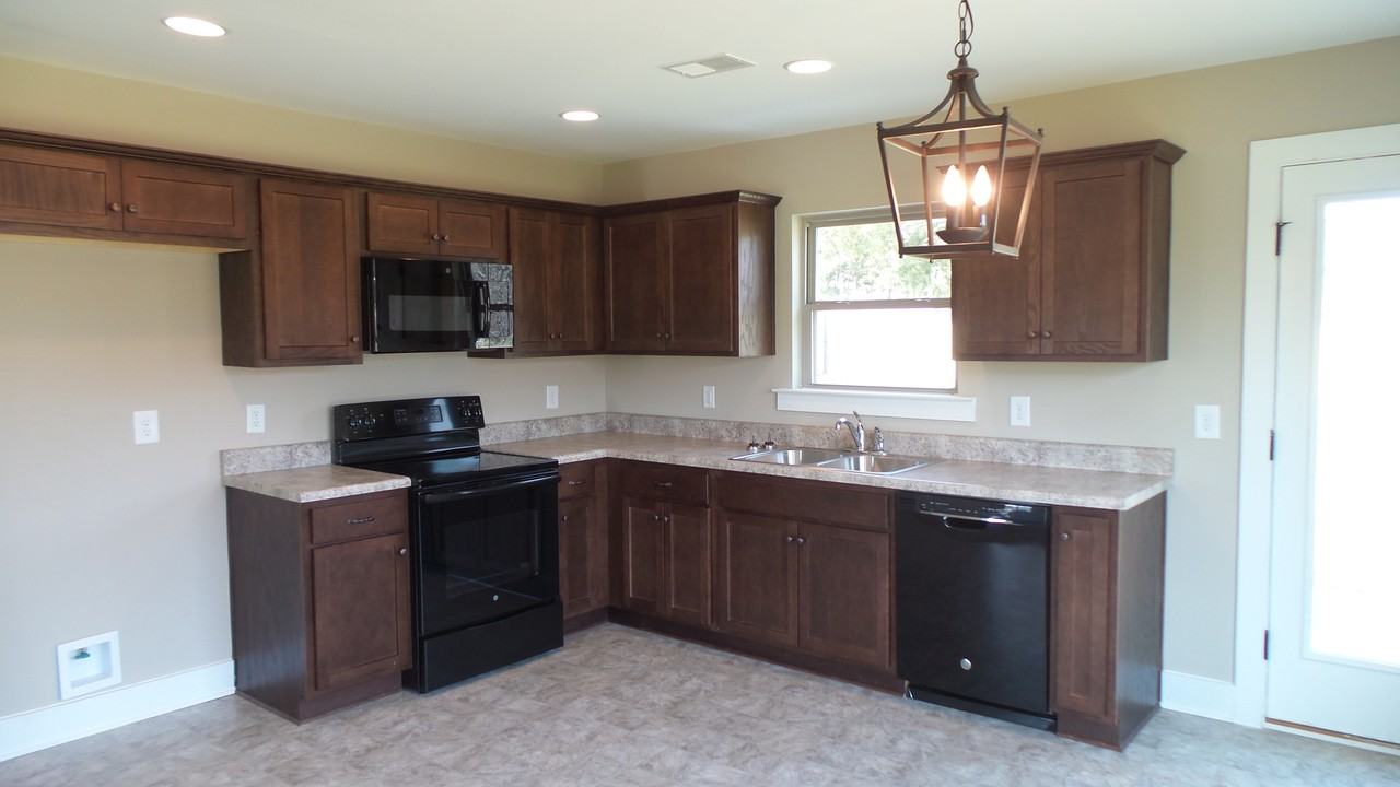 18444 Thoroughbred Dr - Photo 4 of 15
