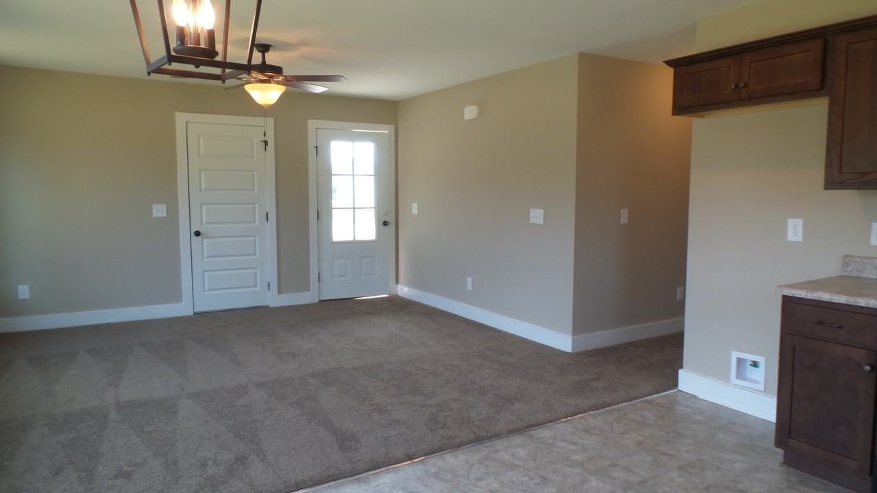 18444 Thoroughbred Dr - Photo 5 of 15