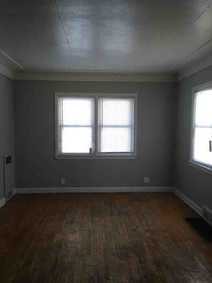 1104 W 8th St - Photo 2 of 9