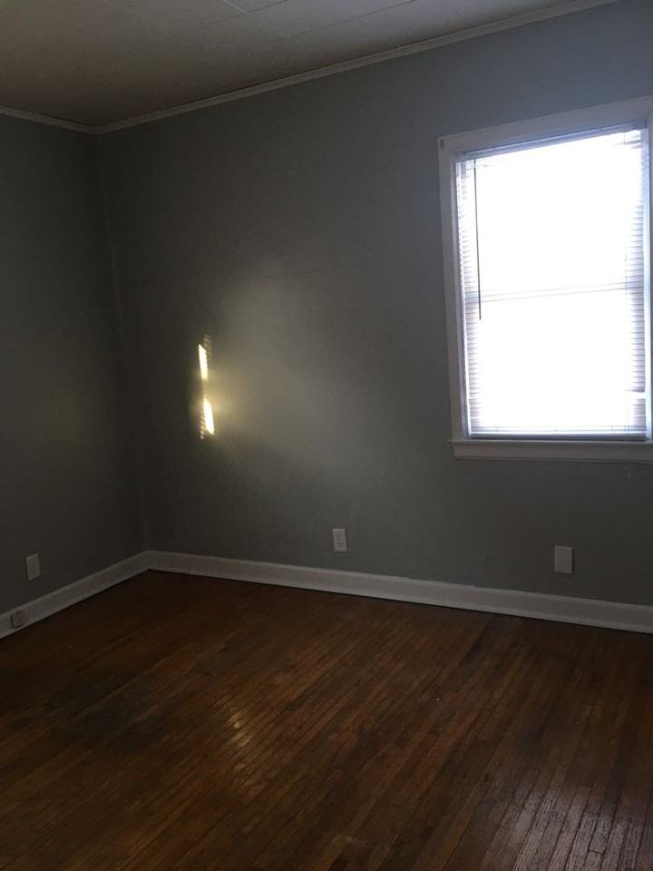 1104 W 8th St - Photo 5 of 9