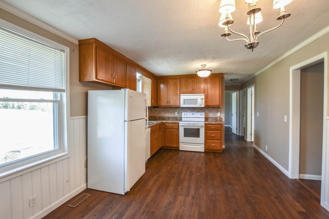 803 Lutz Ln - Photo 5 of 12