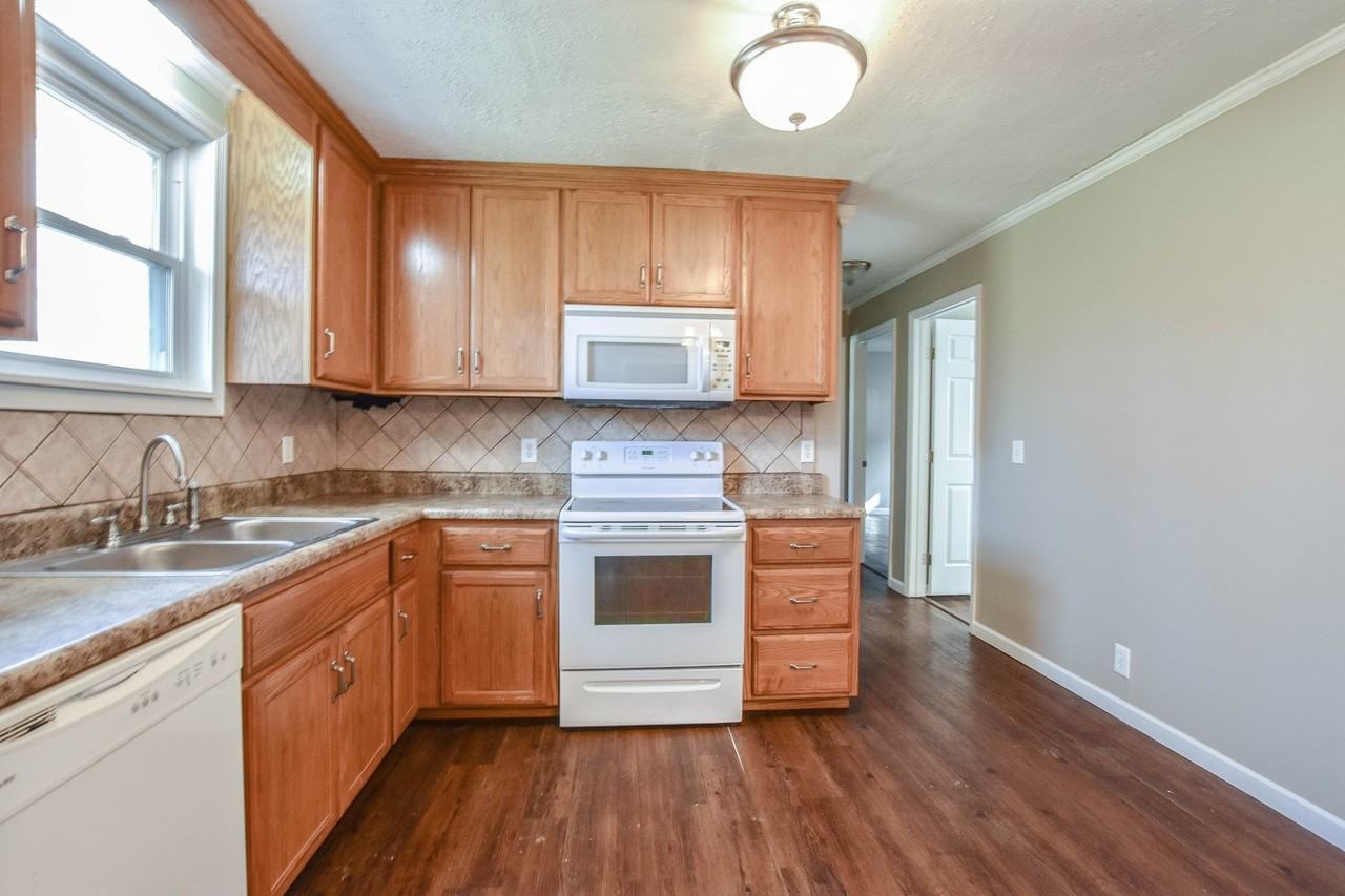 803 Lutz Ln - Photo 6 of 12
