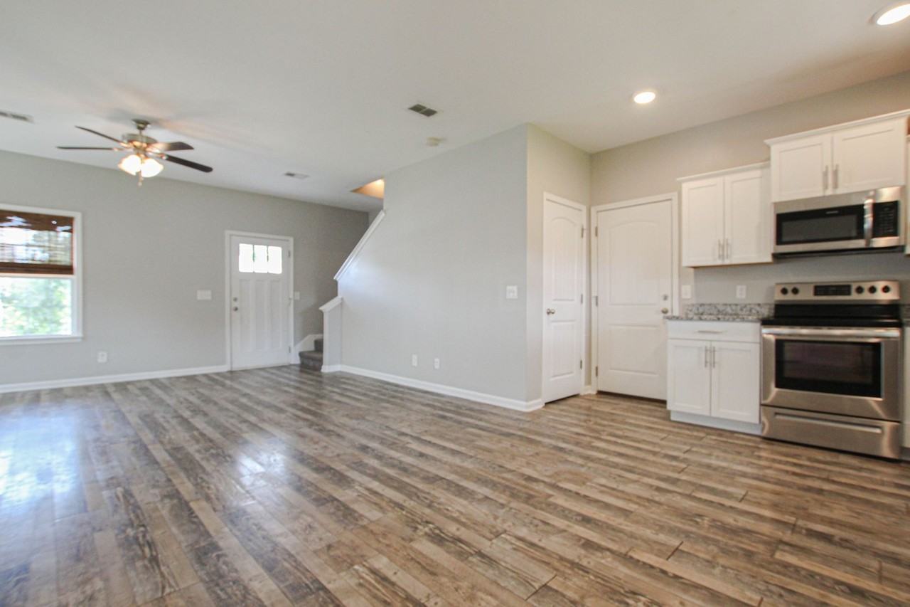 553 Medallion Cir - Photo 5 of 17
