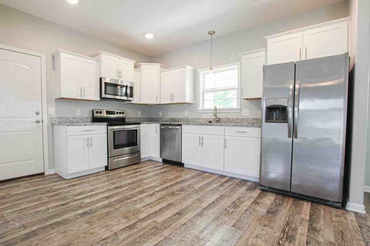553 Medallion Cir - Photo 6 of 17