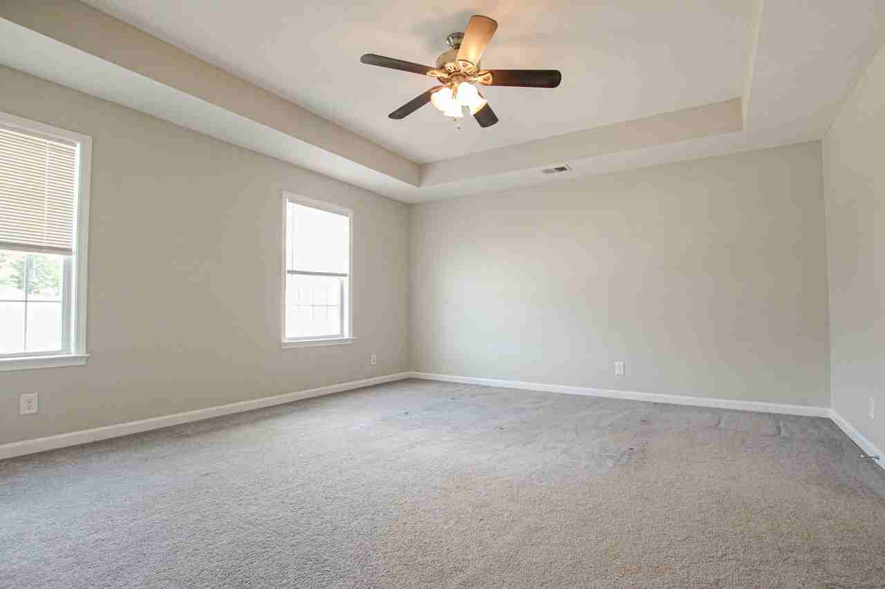 553 Medallion Cir - Photo 7 of 17