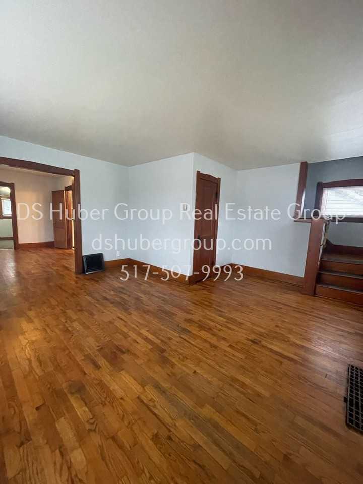 805 Comfort St - Photo 2 of 19