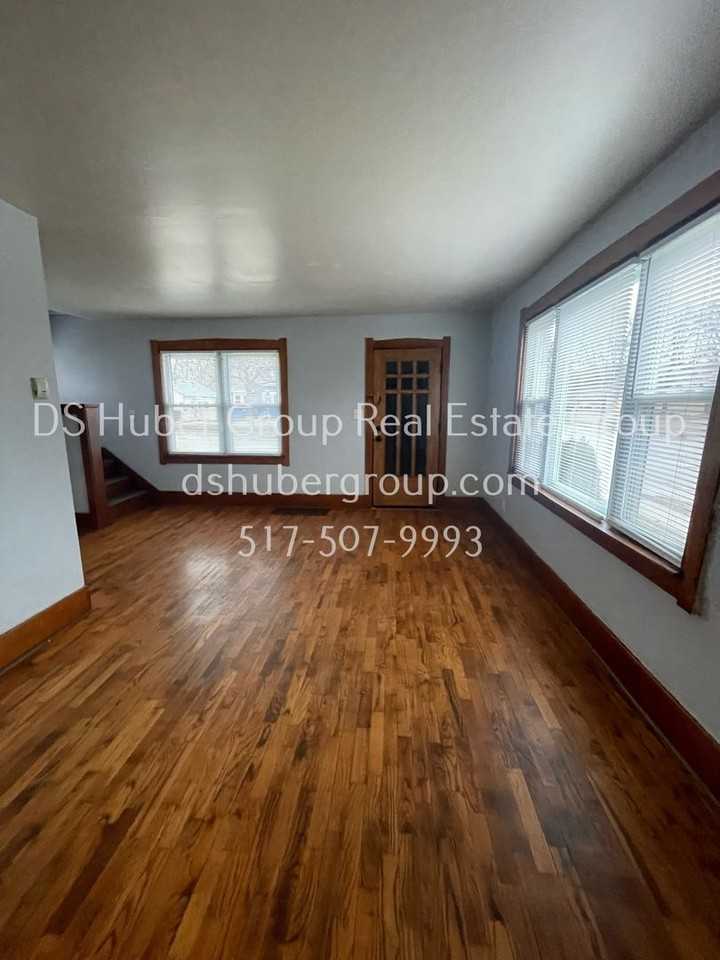 805 Comfort St - Photo 3 of 19