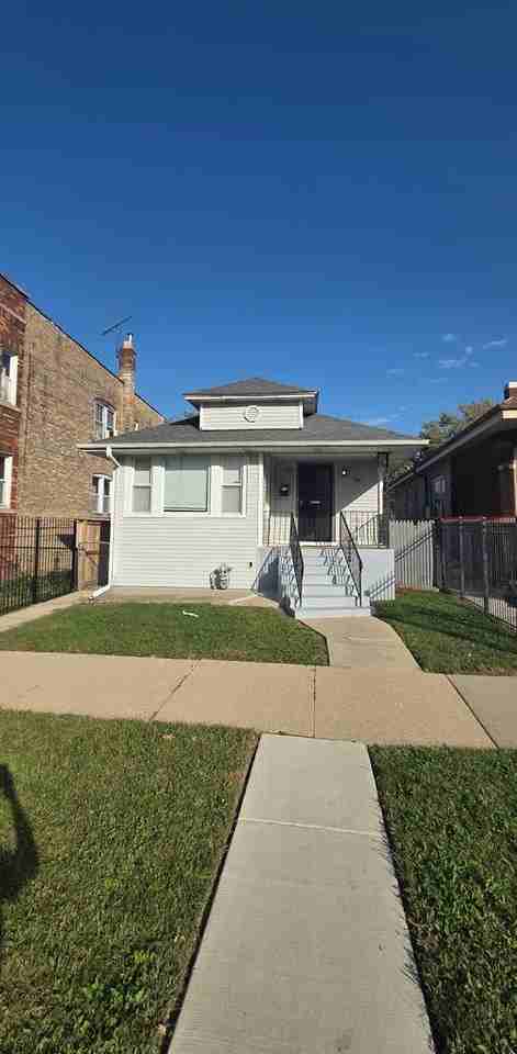 9815 S Throop St - Photo 2 of 30
