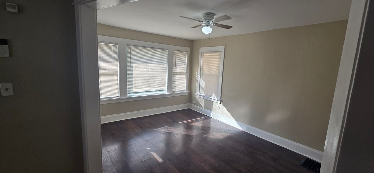 9815 S Throop St - Photo 3 of 30
