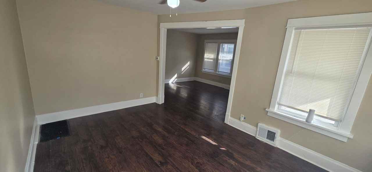 9815 S Throop St - Photo 4 of 30