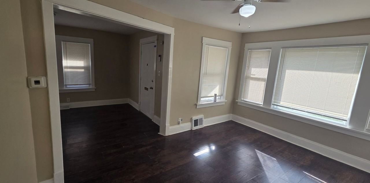 9815 S Throop St - Photo 5 of 30