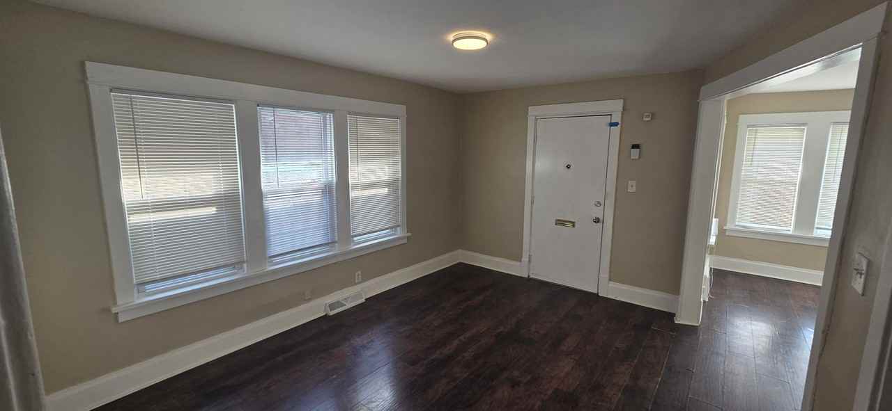 9815 S Throop St - Photo 6 of 30