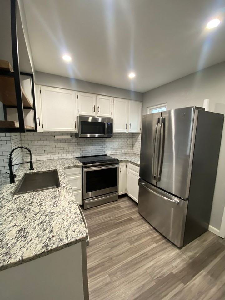 6732 S Holland Way - Photo 5 of 15