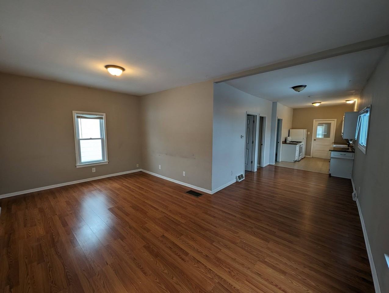 605 S Middleboro Ave - Photo 3 of 16