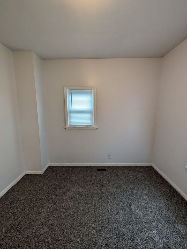 605 S Middleboro Ave - Photo 6 of 16