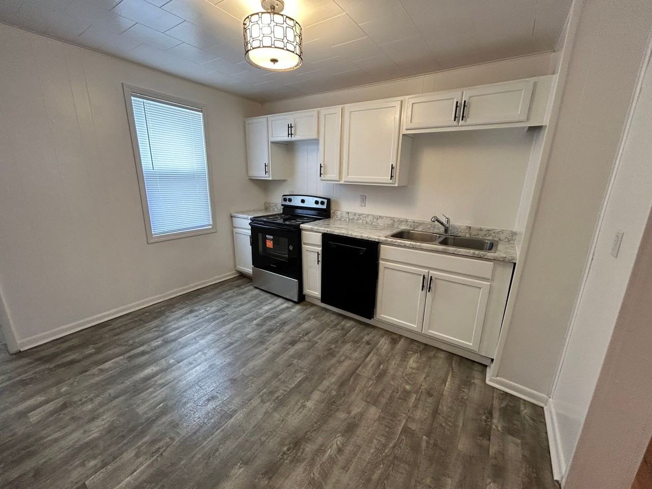 325 N 14th St - Photo 3 of 11